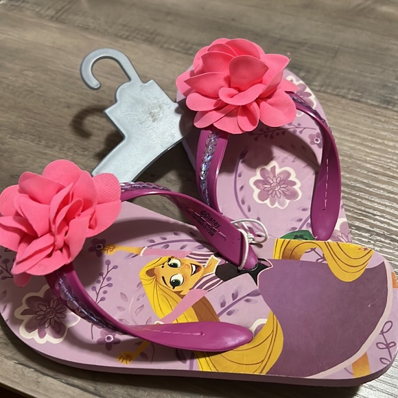 Disney. Flip Flops Sandals Shoes Girls Princess Tangled. Are New.US 11/12 - Picture 3 of 4